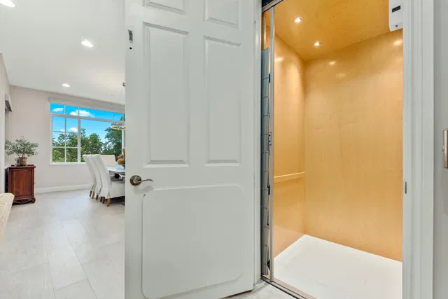 Unit 10 photo 28