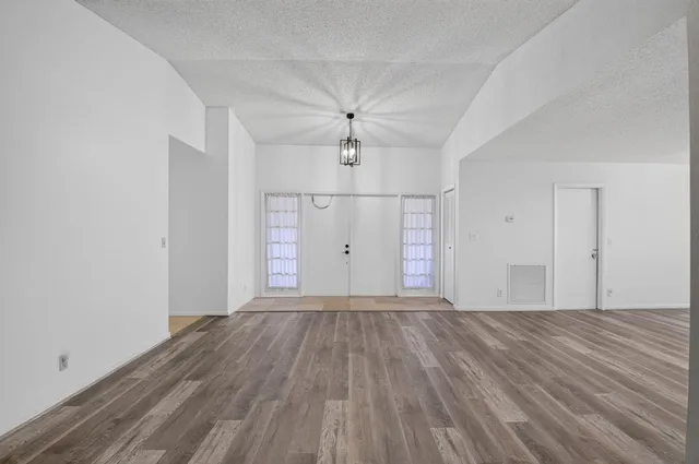 Residence photo 4