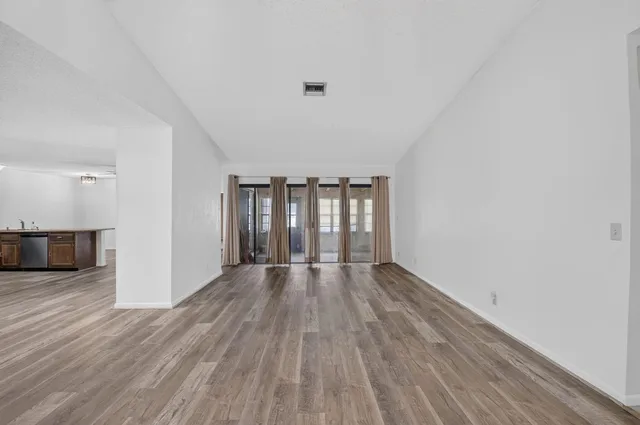 Residence photo 5
