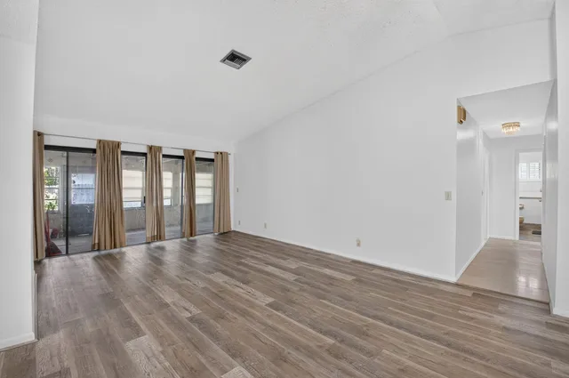 Residence photo 6