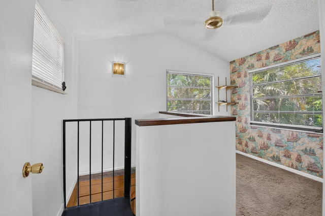 Residence photo 17