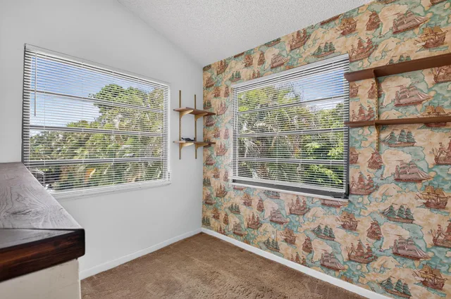 Residence photo 18