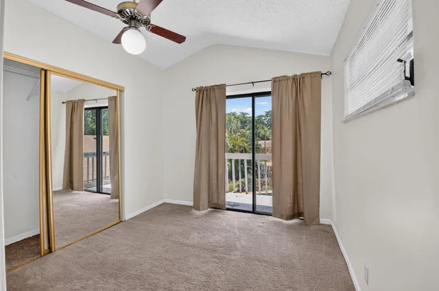 Residence photo 19