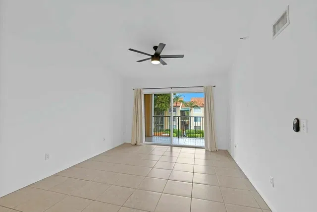 Unit 305 photo 22