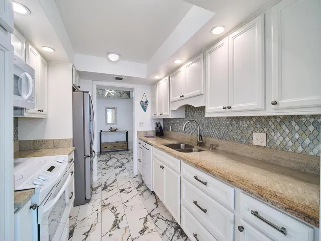 Water Glades Unit 9D photo 14