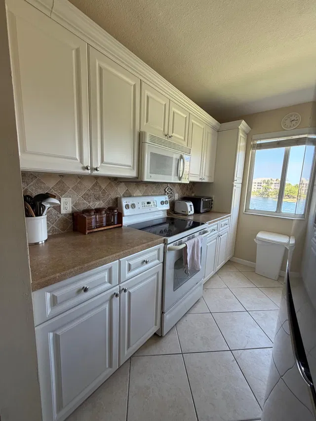 Unit f208 photo 13
