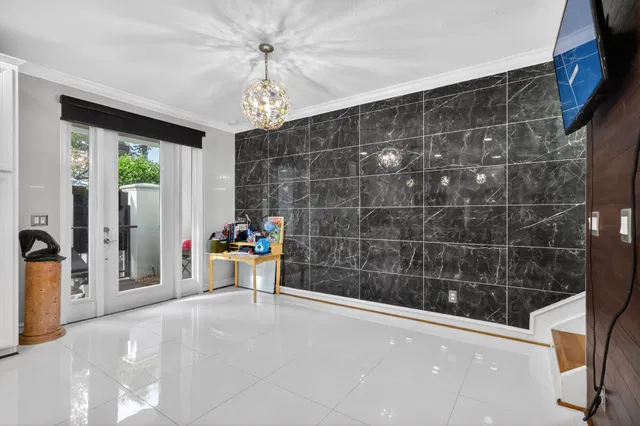 Residence photo 9