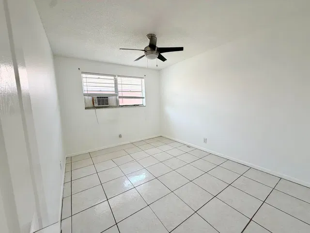 Unit Back Unit (149) photo 8