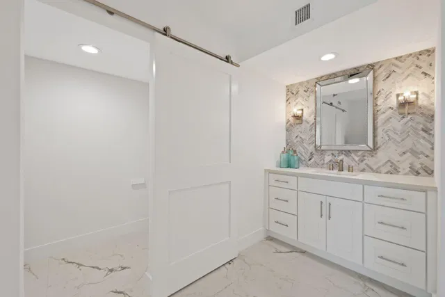 Unit D314 photo 21