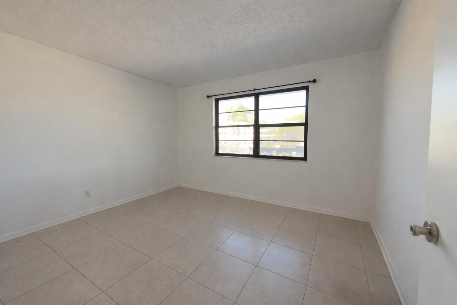 Unit 208 photo 18