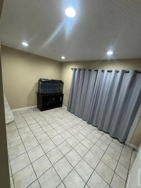 Unit C photo 6