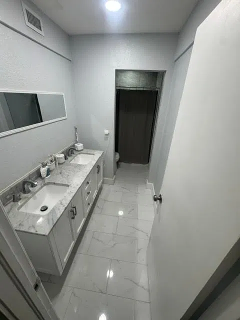 Unit C photo 11