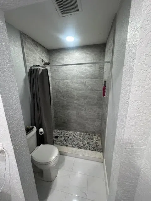 Unit C photo 12