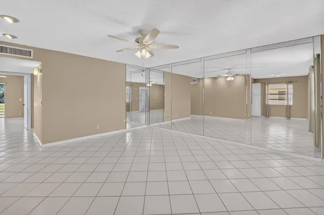 Residence photo 5