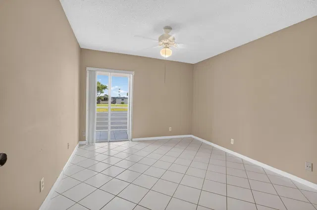 Residence photo 16
