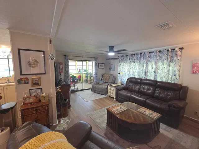 Residence photo 8