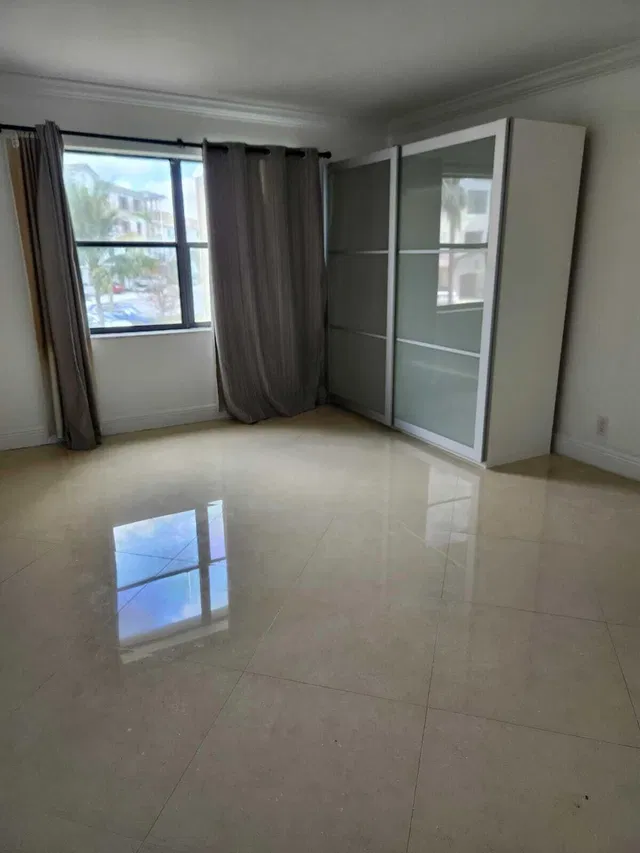 Unit 222 photo 2