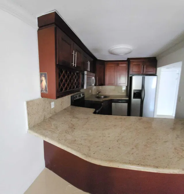 Unit 222 photo 3