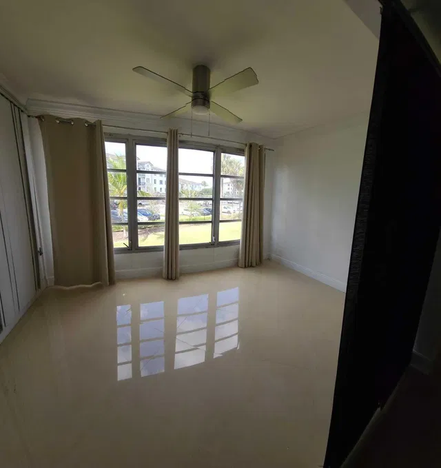 Unit 222 photo 5