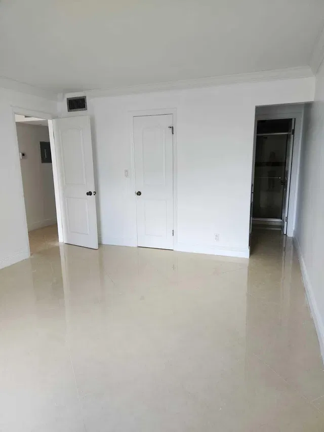 Unit 222 photo 6