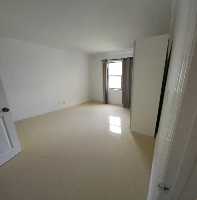 Unit 222 photo 7