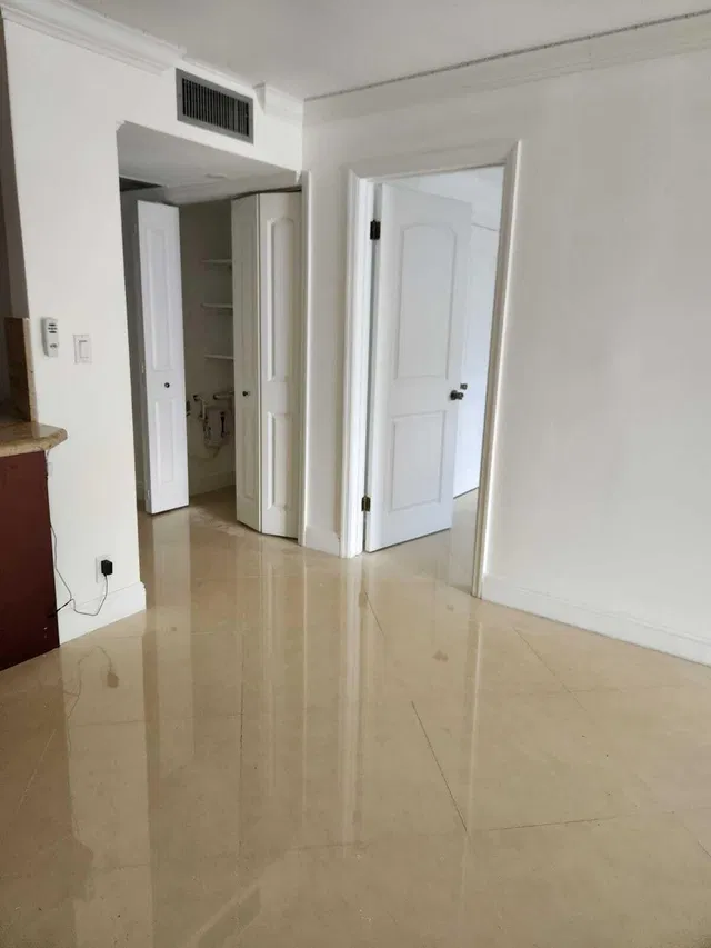 Unit 222 photo 9
