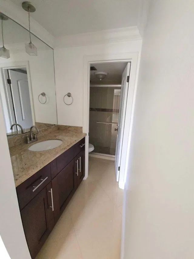Unit 222 photo 17