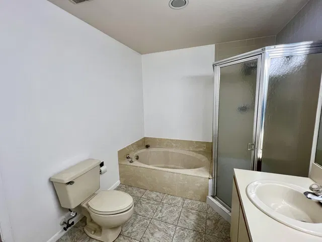 Unit B3 photo 14