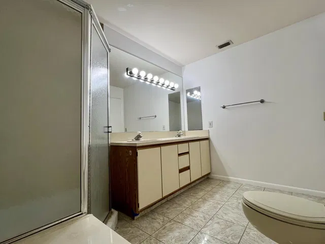 Unit B3 photo 15