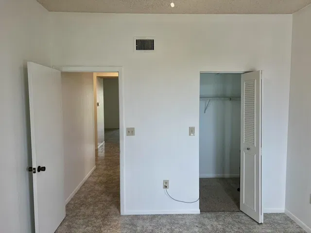 Unit B3 photo 18