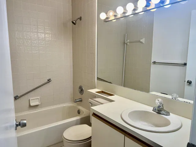 Unit B3 photo 20