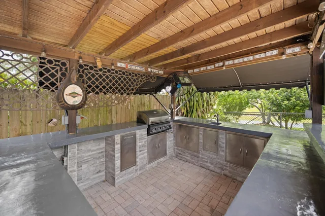 Residence photo 4