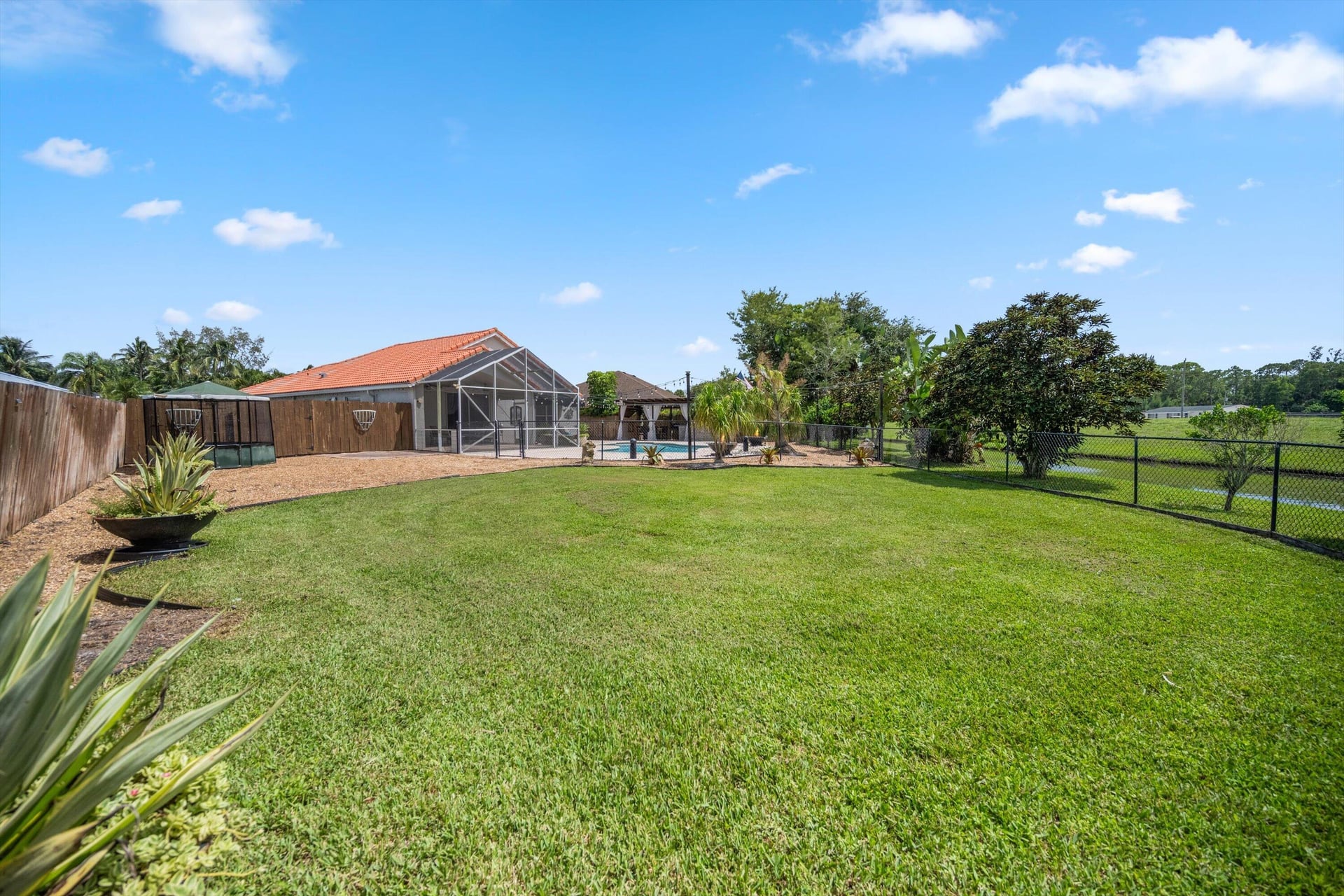 Residence photo 32