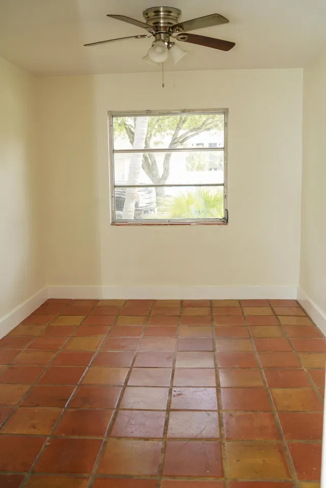 Unit 404 photo 6