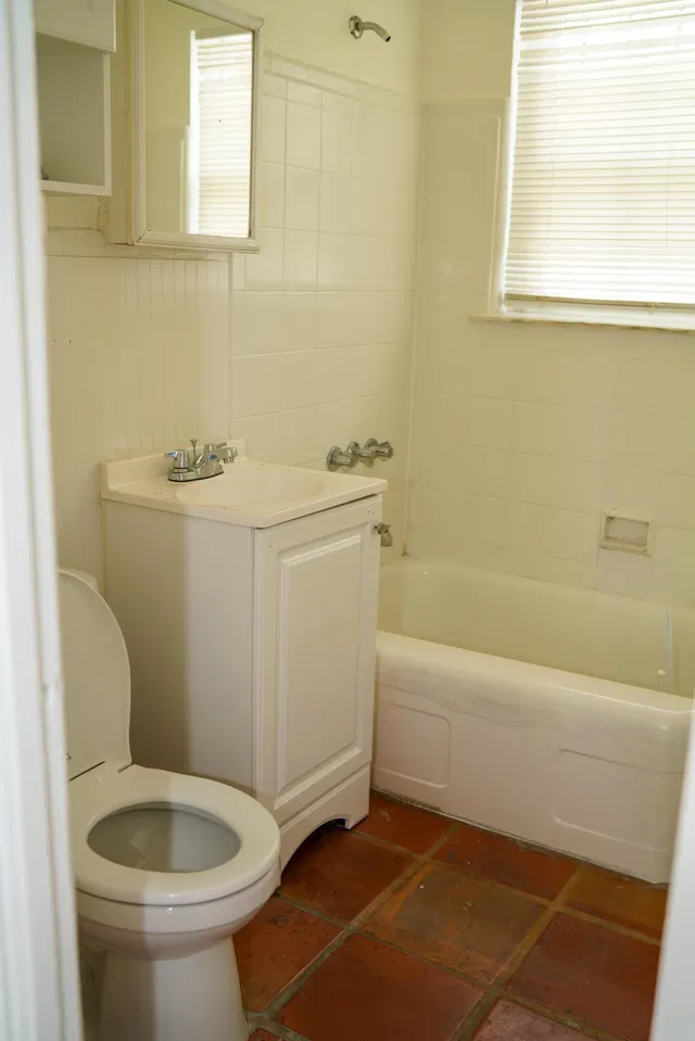 Unit 404 photo 8