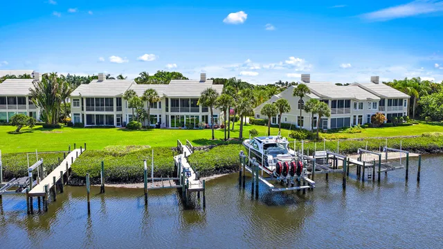 Admirals Cove Residence photo 20