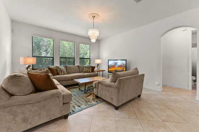  Residence photo 6
