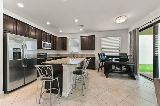  Residence photo 8