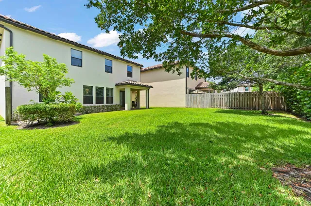  Residence photo 25