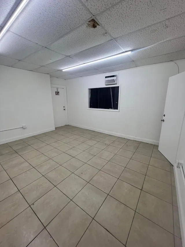 Unit 13 photo 4