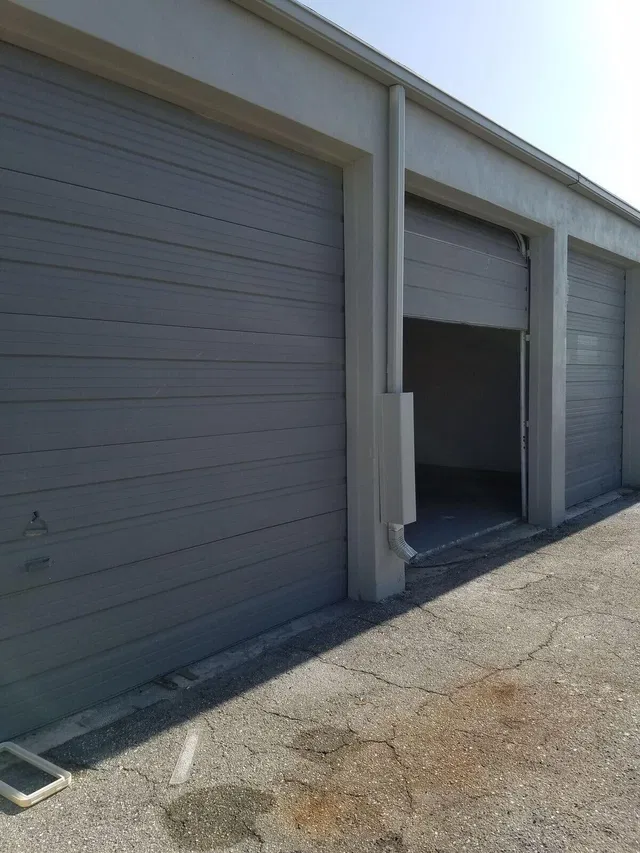 Unit 13 photo 11