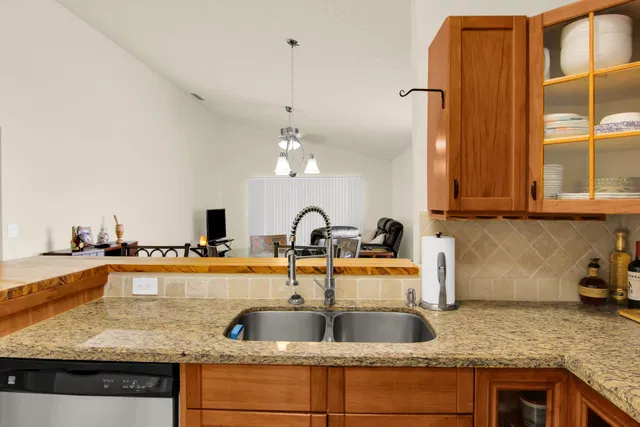  Residence photo 5