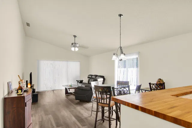  Residence photo 9