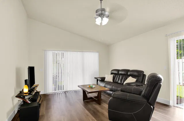  Residence photo 11