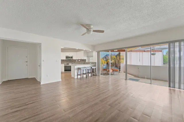 Unit 203 photo 7
