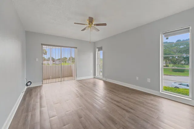 Unit 203 photo 10