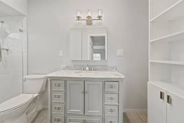 Unit 203 photo 11