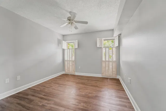 Unit 203 photo 16