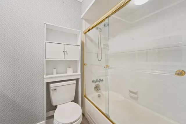 Unit 203 photo 19