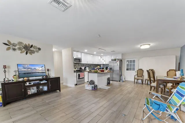 Residence photo 6